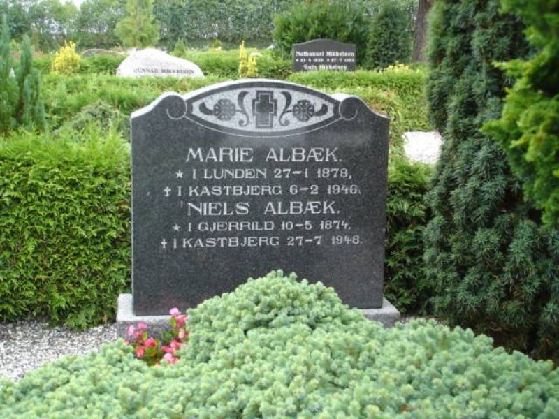 Niesl Albaek.jpg